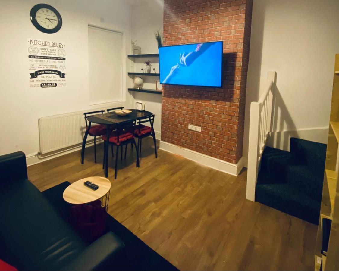 Large 4 Bedroom Home - Coventry City Centre מראה חיצוני תמונה