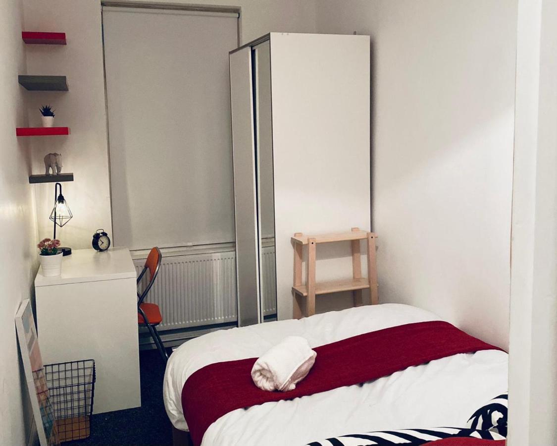 Large 4 Bedroom Home - Coventry City Centre מראה חיצוני תמונה